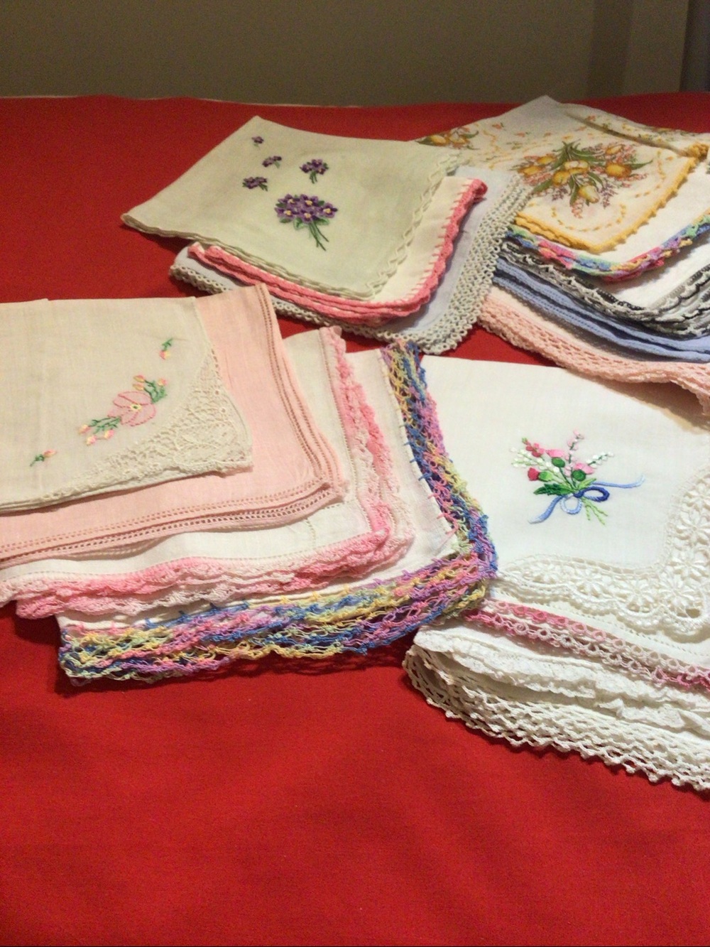 24 Vintage Hankies Handkerchiefs All w/decorative borders - Picture 6 of 7